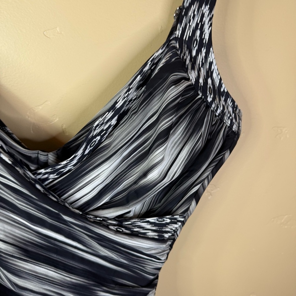 Miraclesuit Warp Speed Sanibel Size 16 One Piece Swimsuit, Black/White (6537463) - Picture 4 of 10